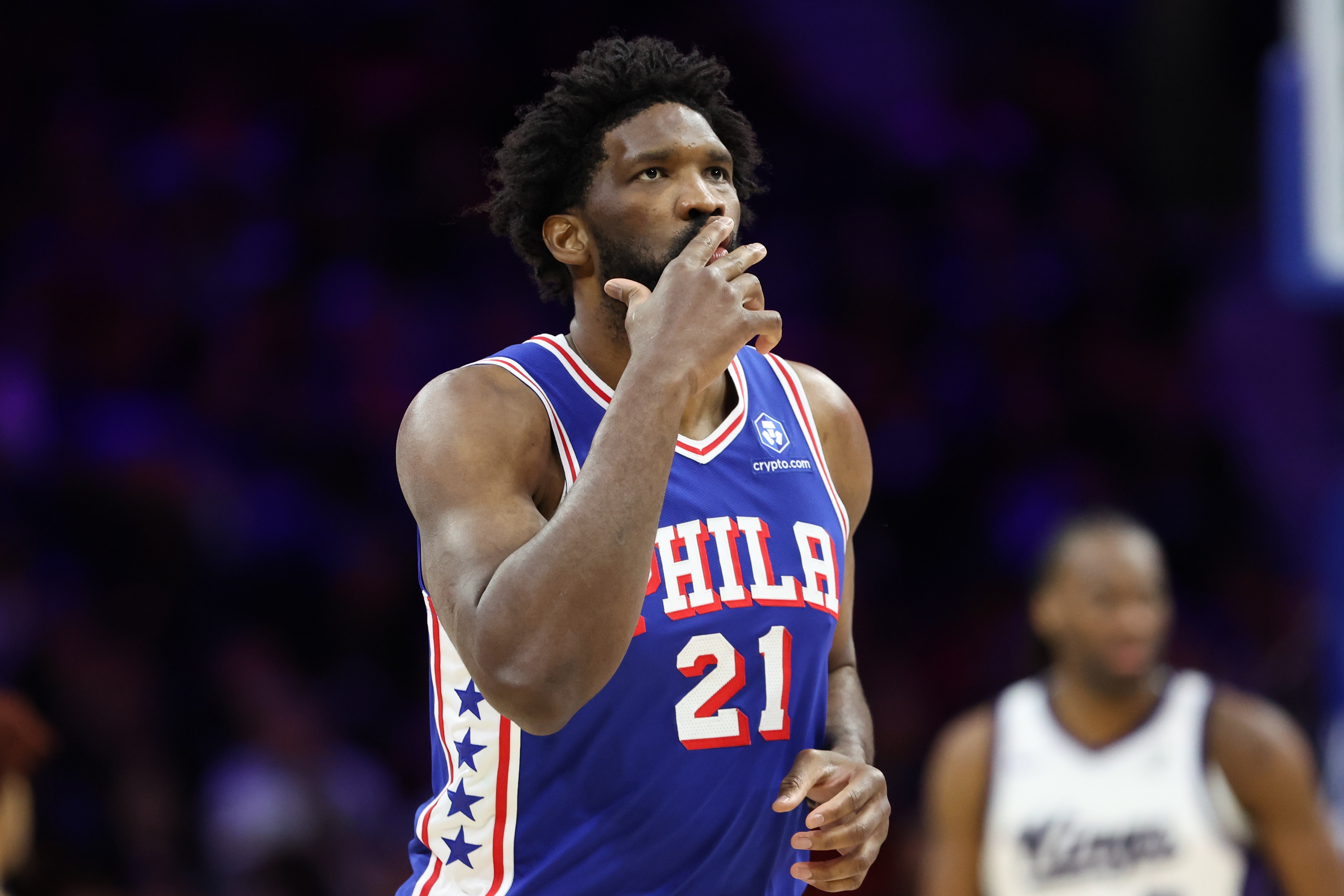 b体育官网-统治级表现！恩比德三节15中11高效砍下30分7板6助1断2帽