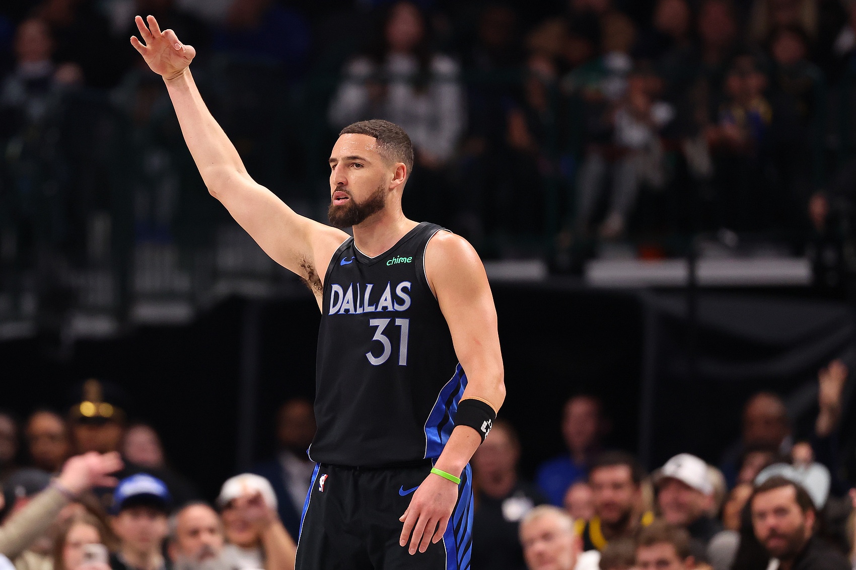 b体育-克莱替补出战16分钟 7中3&amp;三分3中2拿到8分2板2助1帽 正负值-4