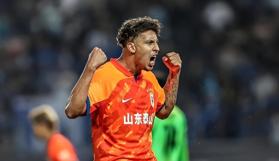 b体育官网-鲁能二队全力冲甲！未来将从一线队借调四位王牌，让他们踢核心